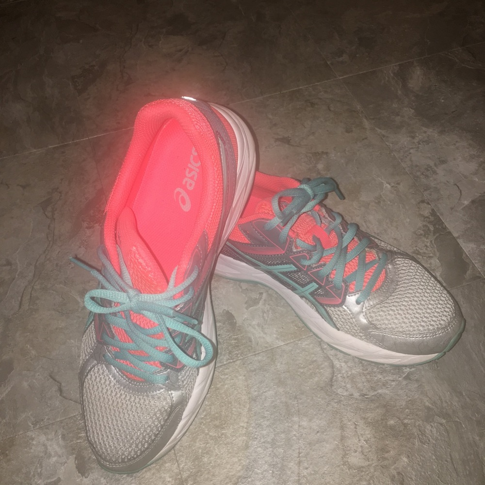 SOLD!! Women's Asics Gel Contend 3